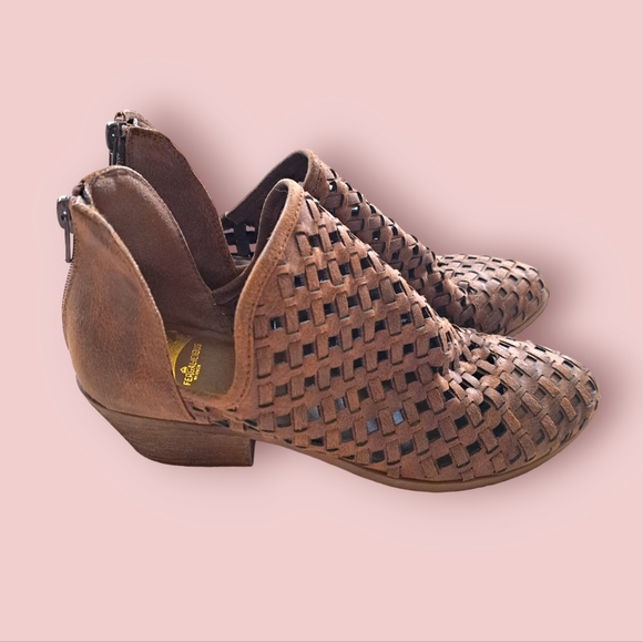 Fergalicious Booties - Picture 1 of 8